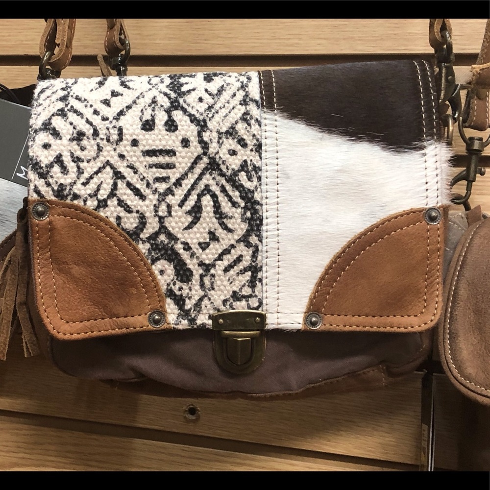 Myra flap messenger bag hairon (S-1214) - Picture 3 of 8